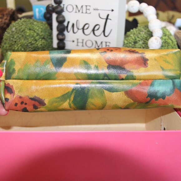 NWT Patricia Nash Watercolor Butterflies Clutch wristlet handbags. PRETTY,CLASSY - Picture 11 of 12